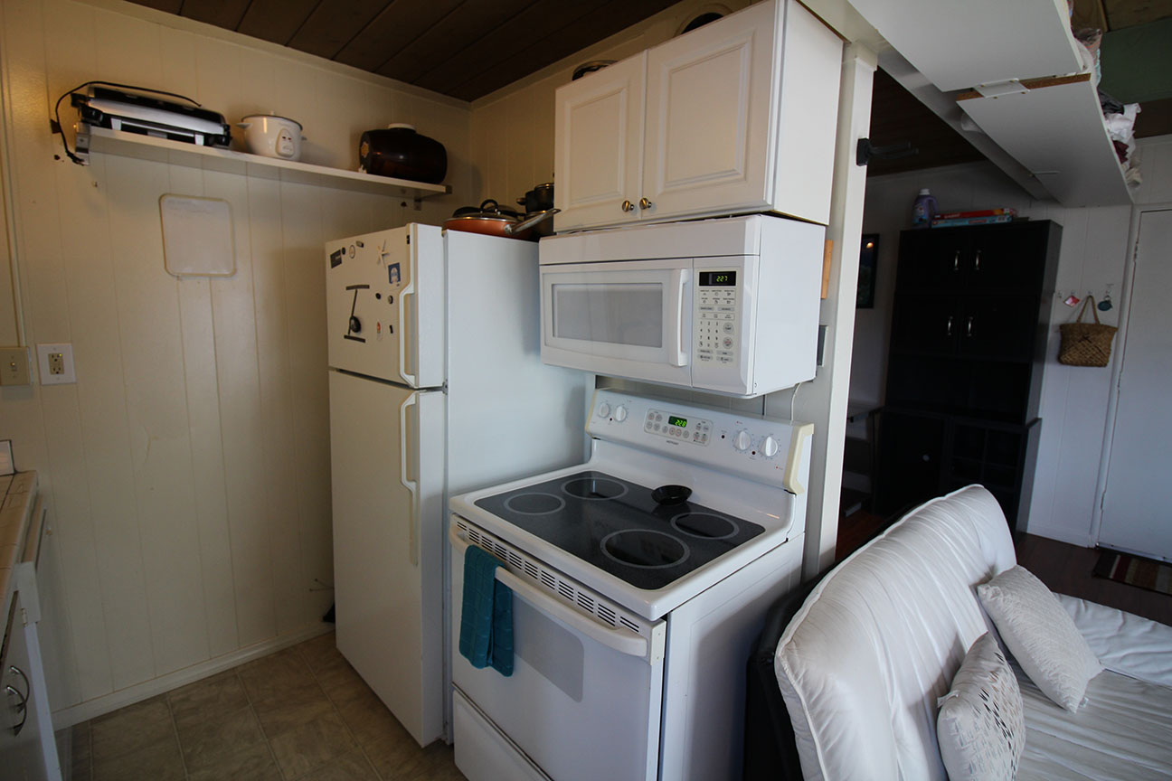 1812 Hornblend St. Apt#B: image 2 of 12 thumb