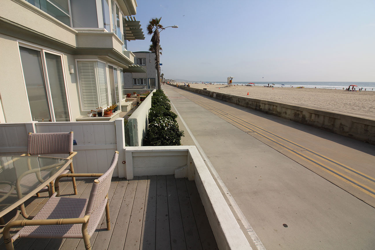 3825 Ocean Front Walk.: image 5 of 17 thumb