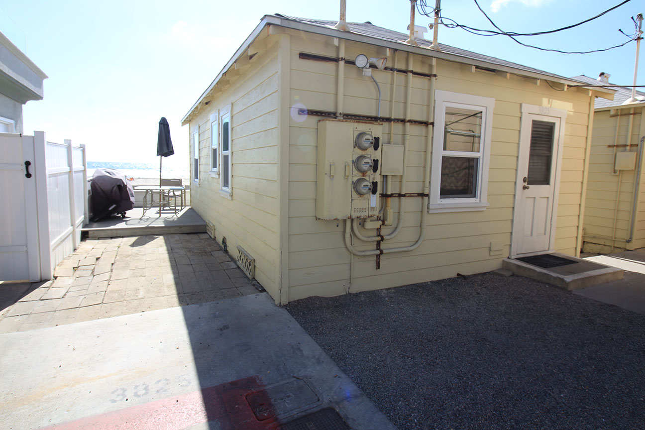 3825 Ocean Front Walk.: image 6 of 17 thumb