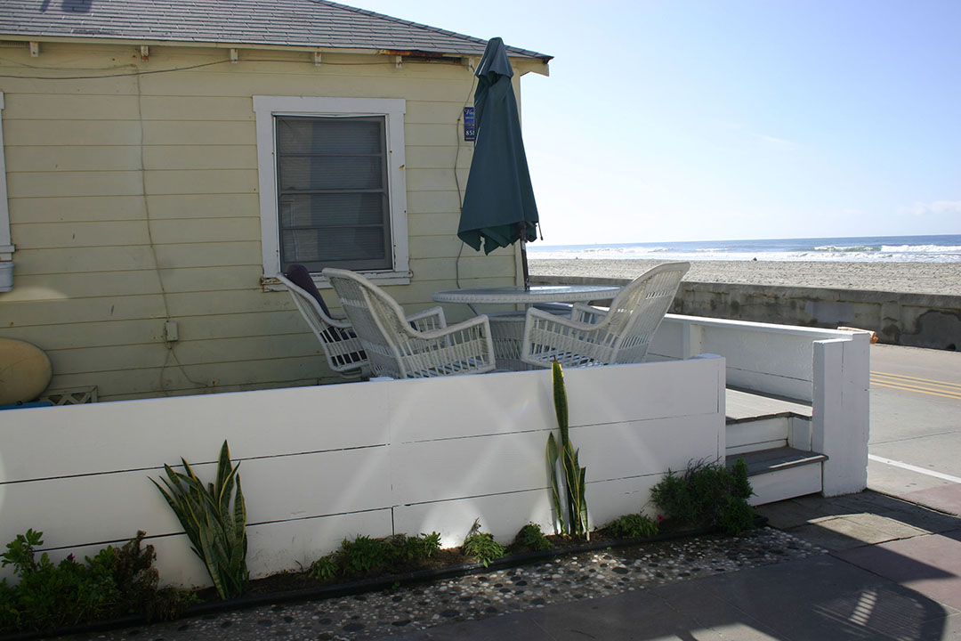 3829 Ocean Front Walk.: image 12 of 19 thumb